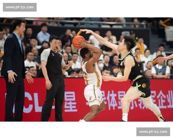 广东男篮激战新疆男篮争夺关键胜利季后赛走势引发球迷热议 广东男篮激战新疆男篮争夺关键胜利季后赛走势引发球迷热议